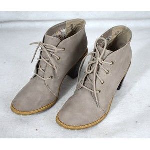 Restricted Womens Tan Ankle Booties Block Heel Faux Suede Size 8